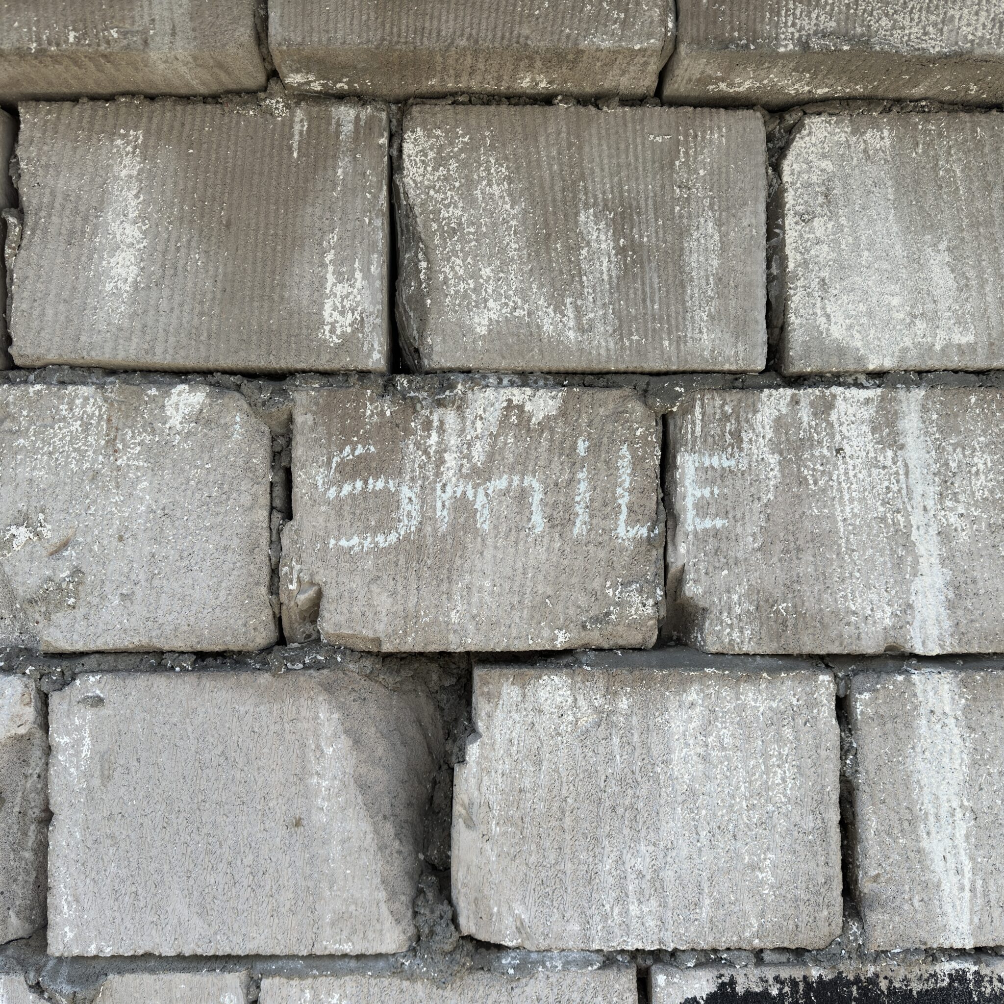 Tellissein kirjaga „smile”.