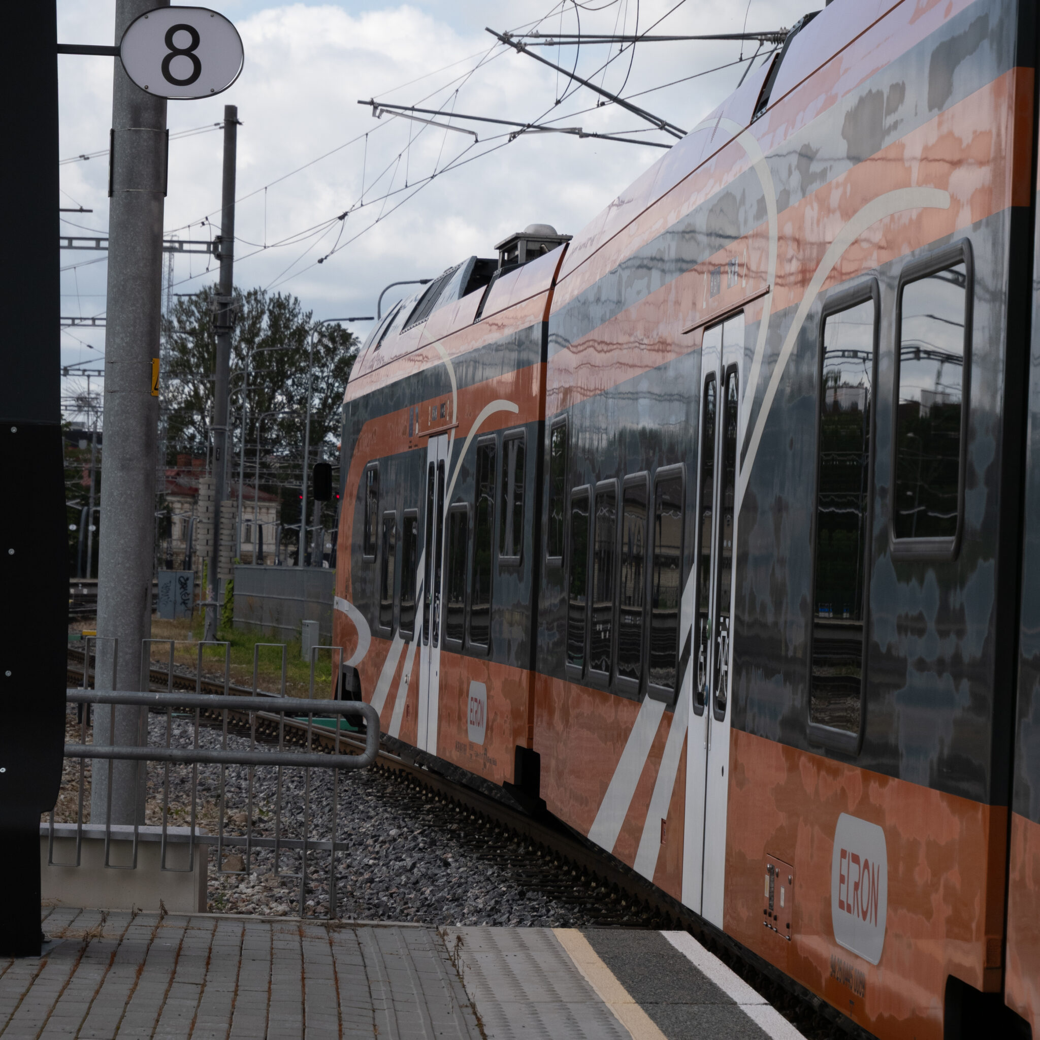 Rong numbriga 8 jaamas.