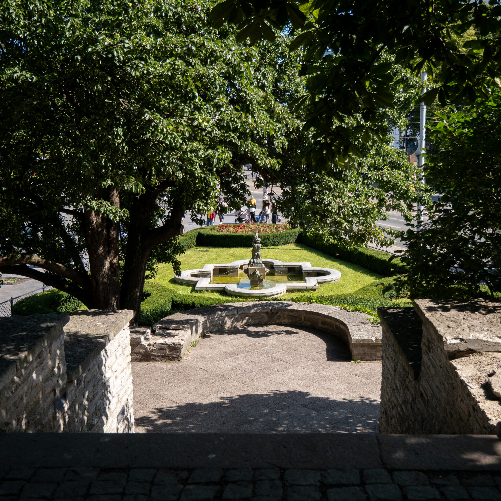 P1116886