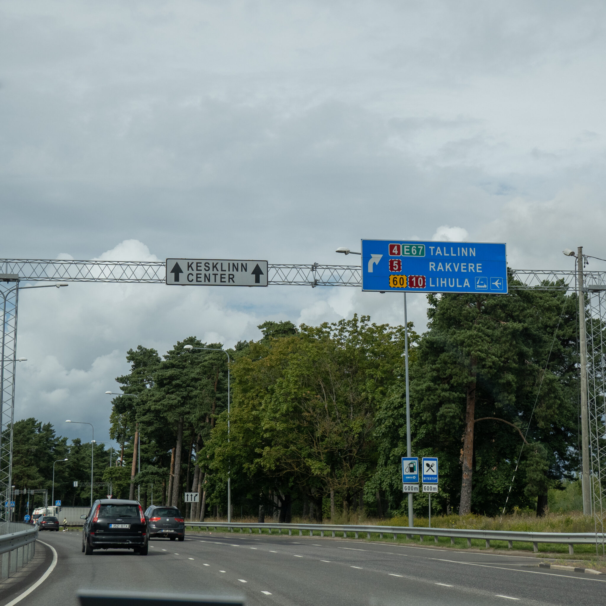 P1127868