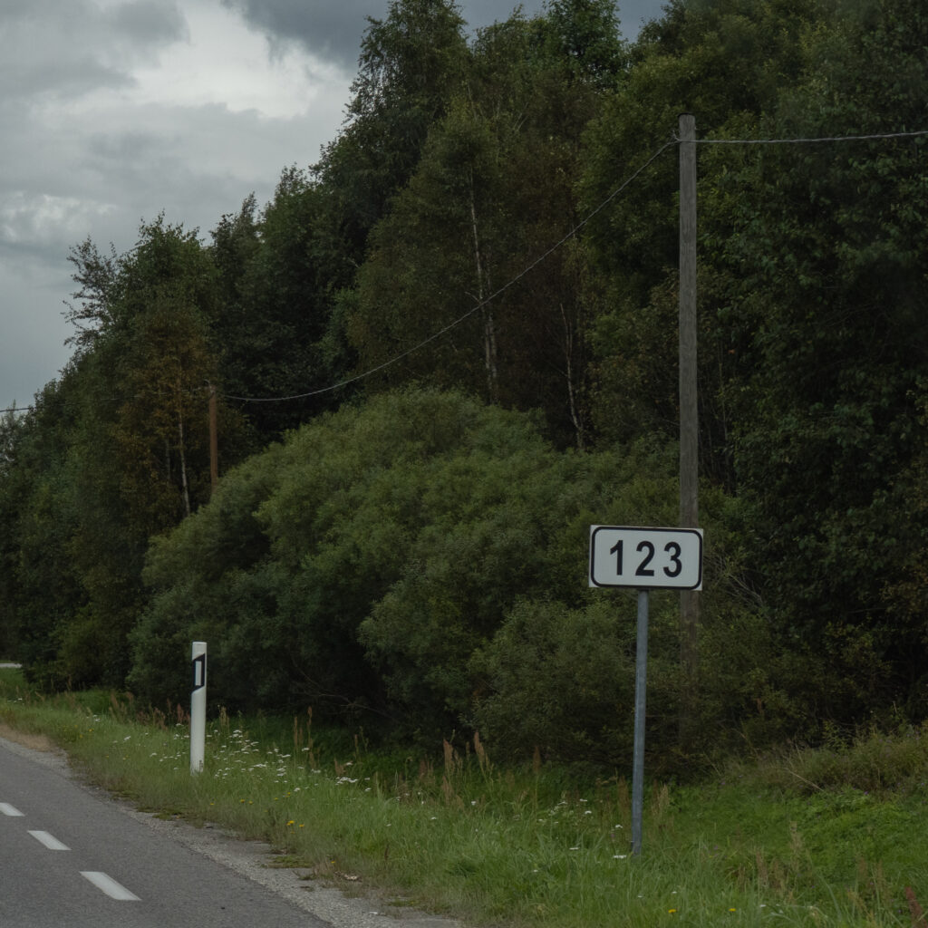 P1127886
