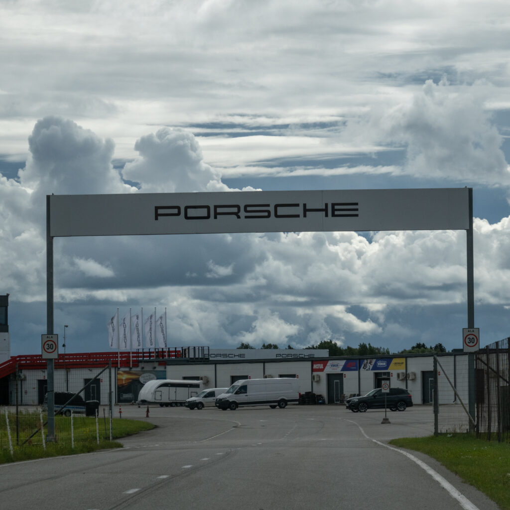 P1127897