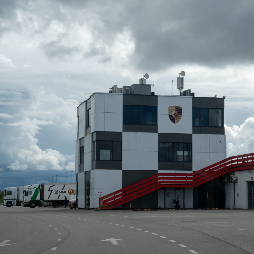 P1127898