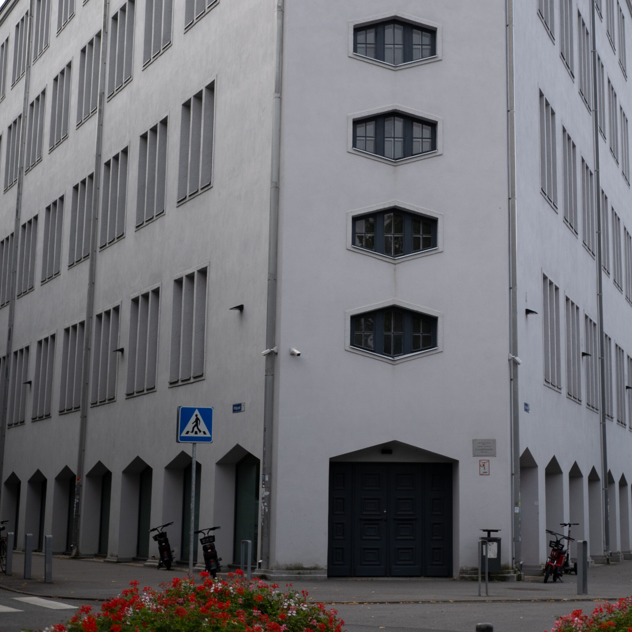 P1139893