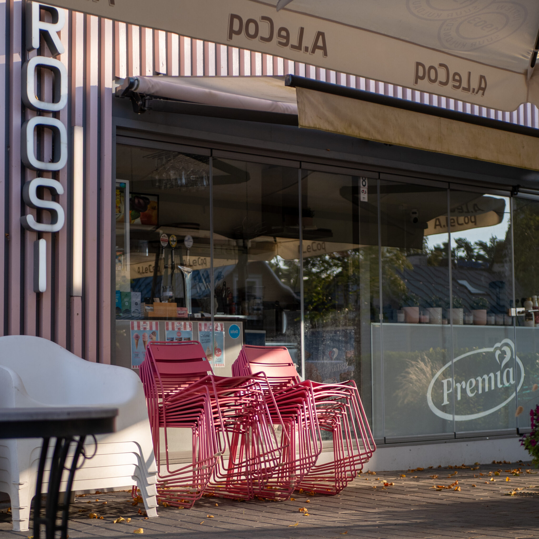 Roosad toolid Premia poe ees.