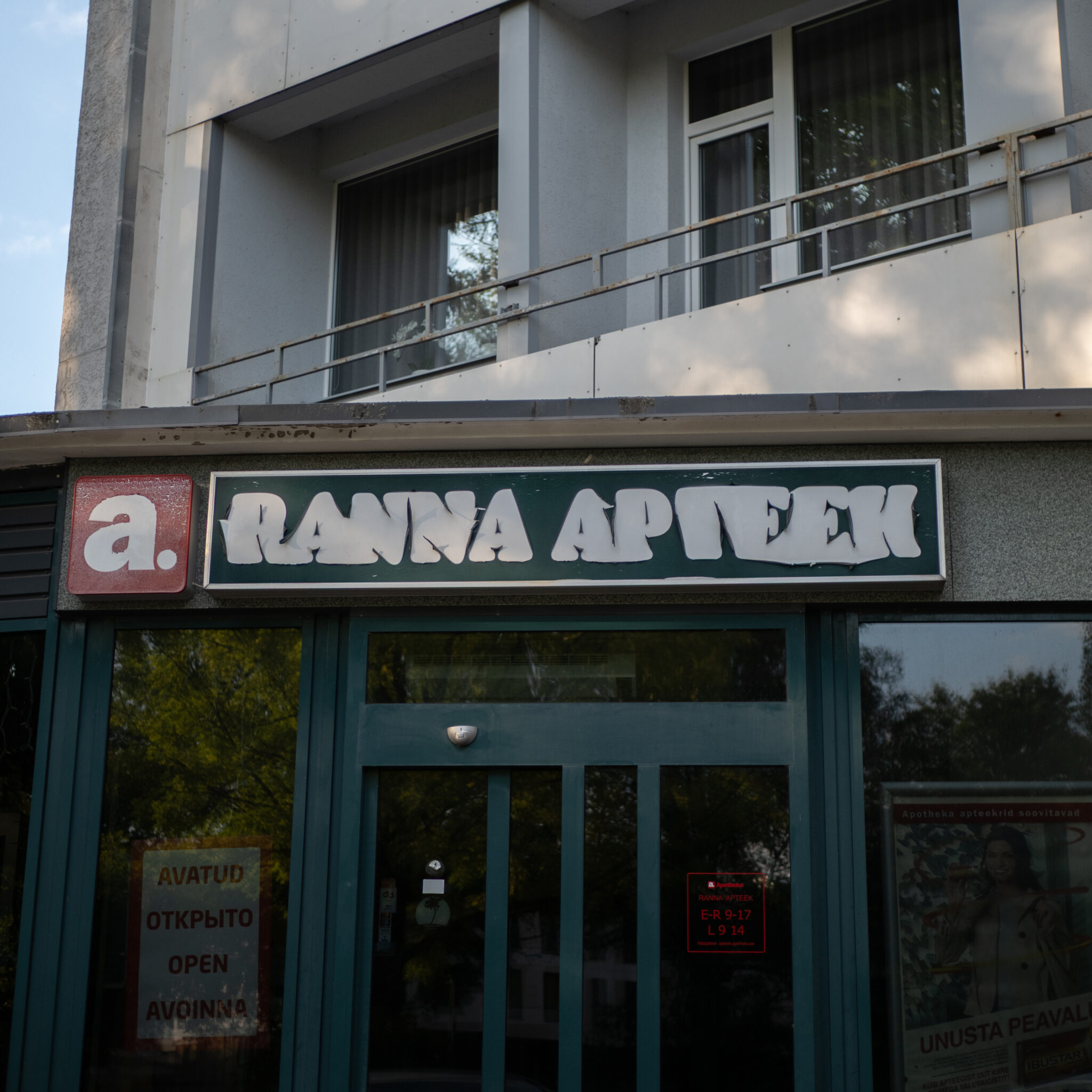 Hoone seinal silt „Ranna Apteek”.