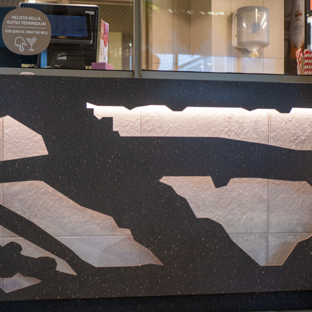 Kaasaegne restoranilett unikaalse abstraktse disainiga.