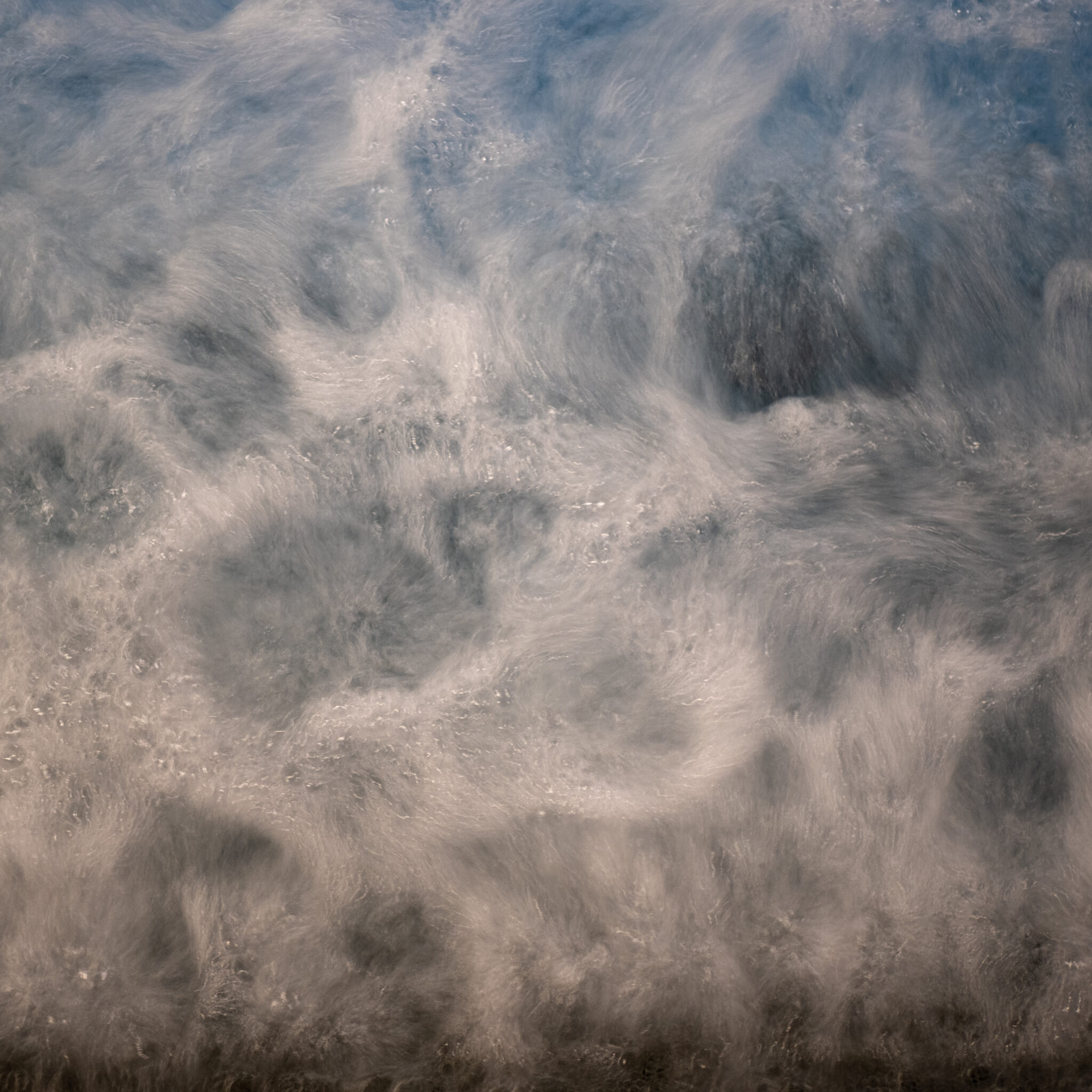 Tormiline ja abstraktne vee muster.