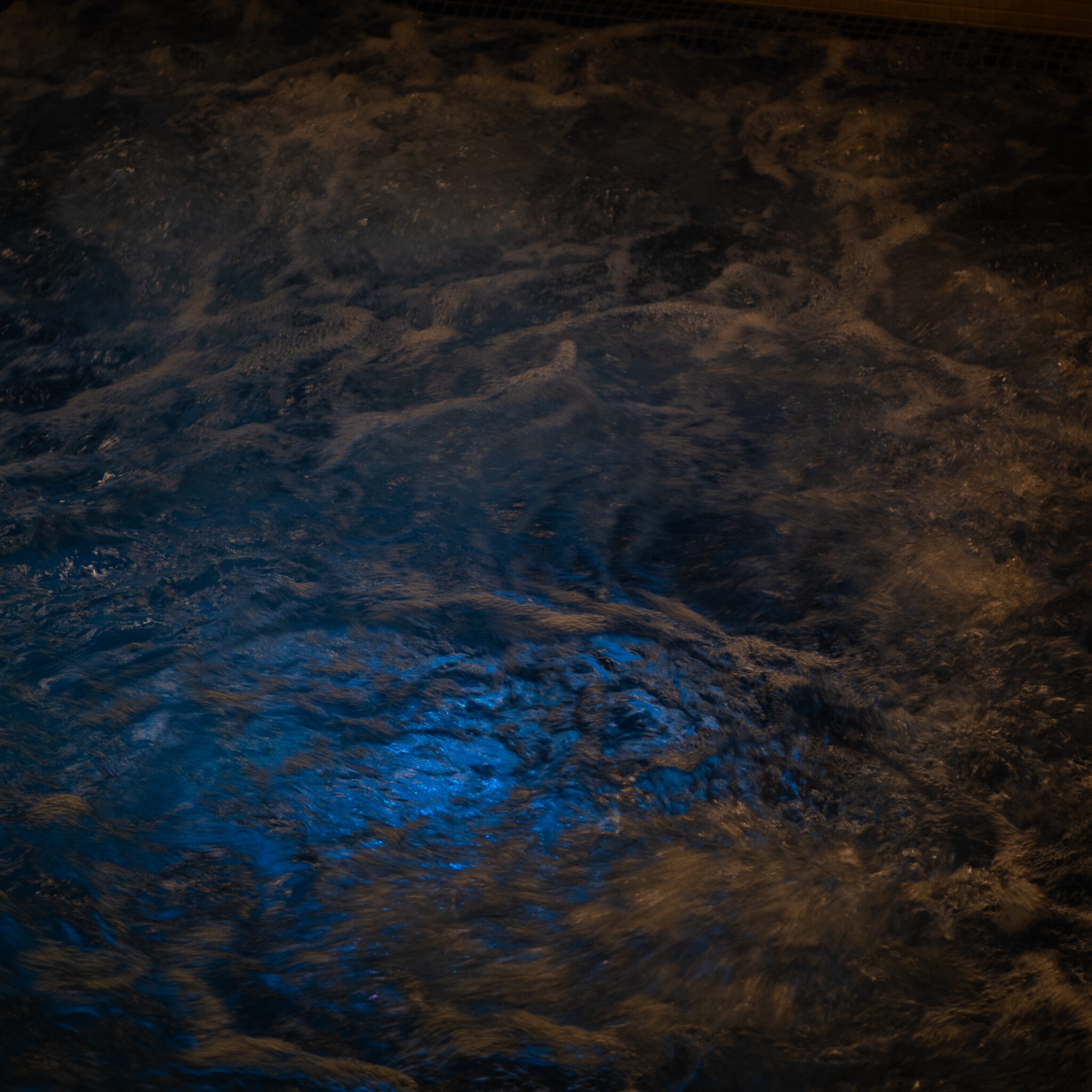 Mullivann sinise ja kollase valgustusega.