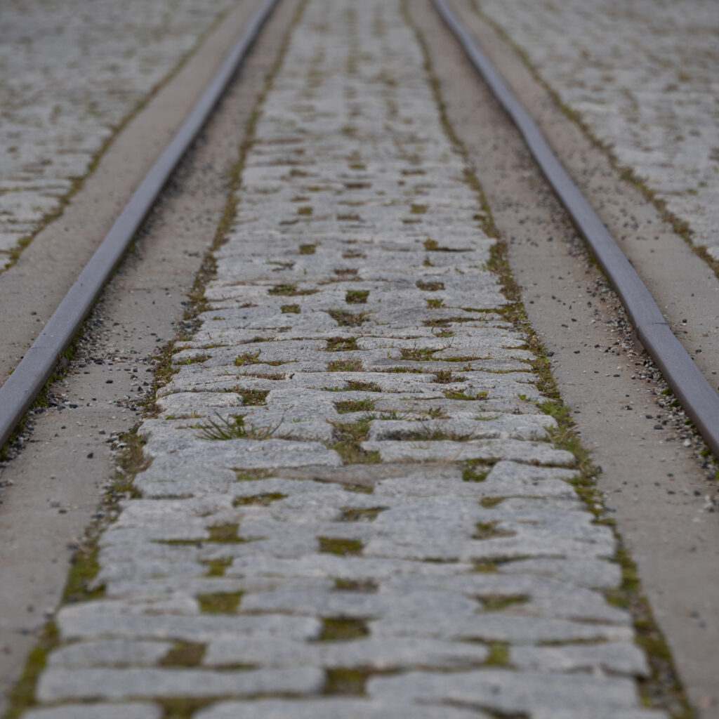 Munakivine raudteelõik kruusaga.