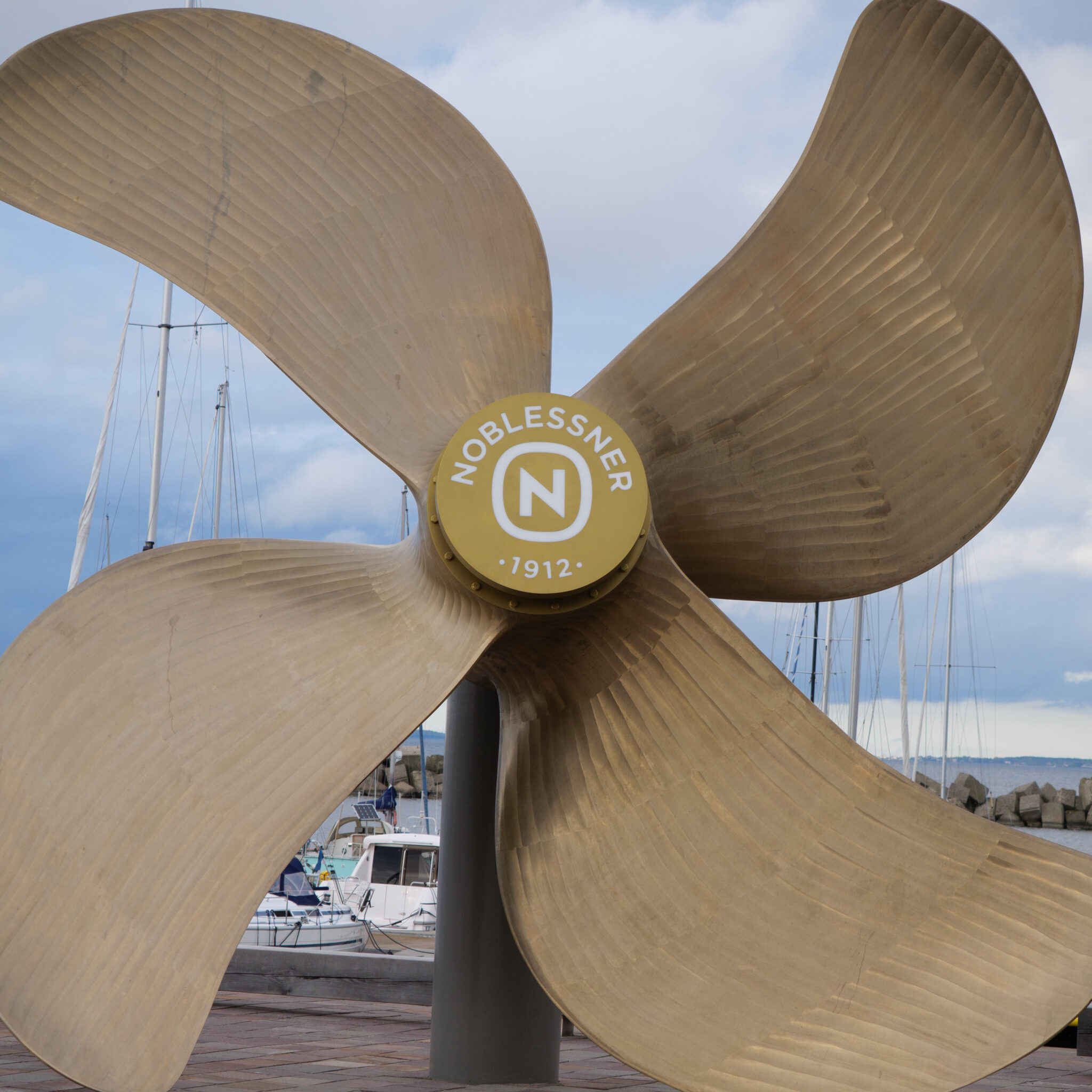Noblessneri suur laevapropeller sadamas.