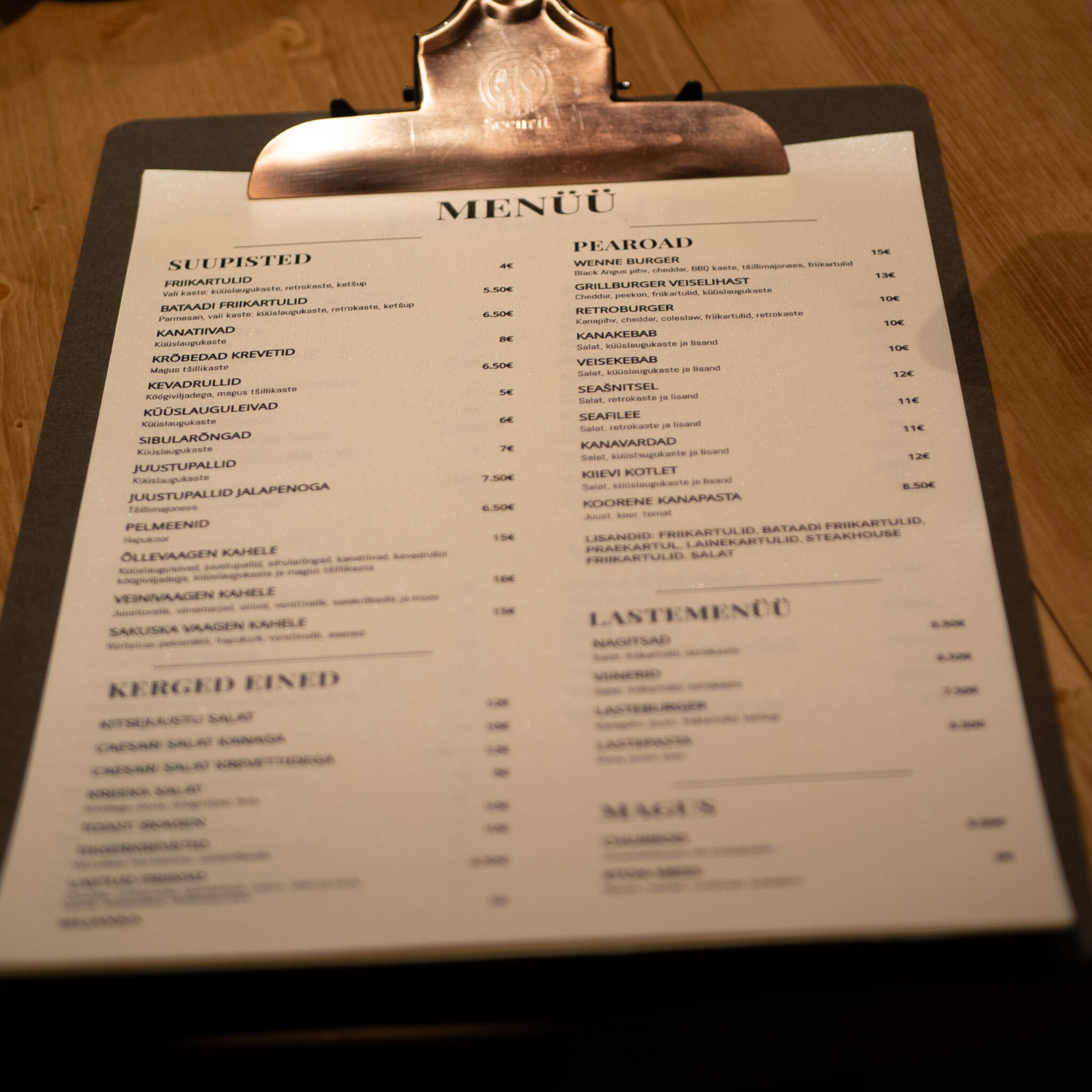 Restorani menüü eurohindadega.