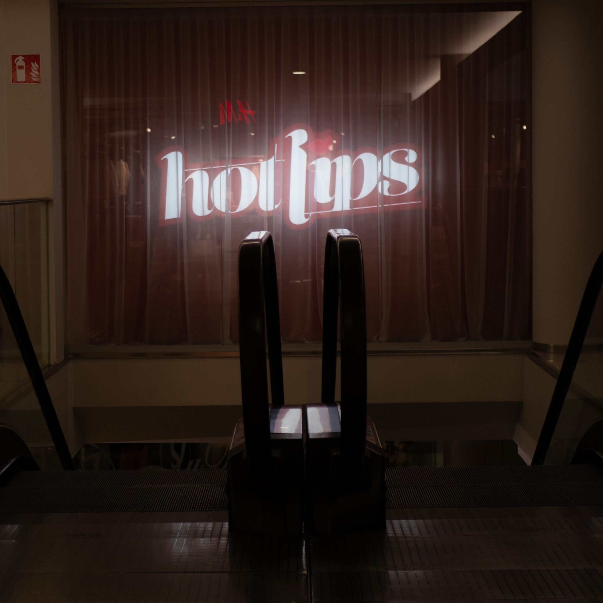 Eskalaator viib H&M poe juurde.