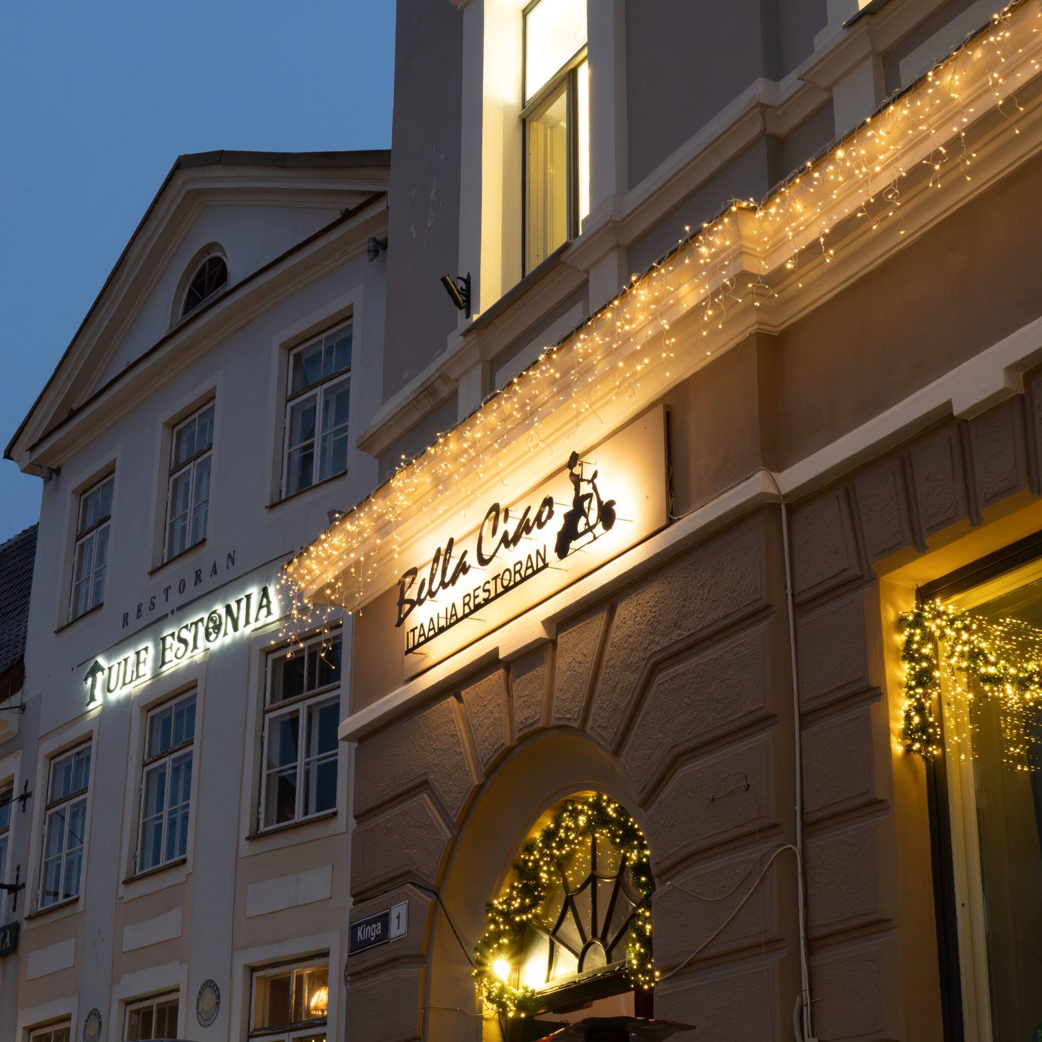 Bella Ciao restoran jõulutuledega Tallinnas, Eestis.