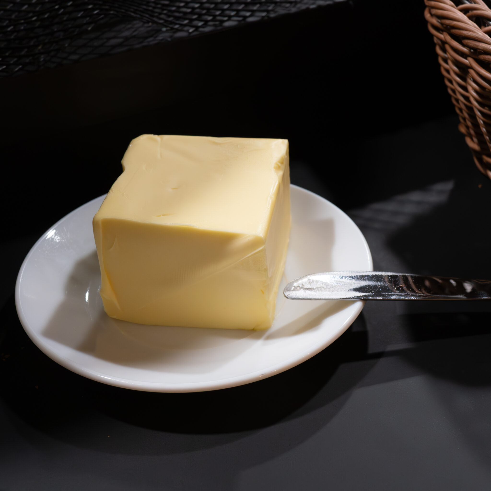 Võitükk taldrikul koos noaga.