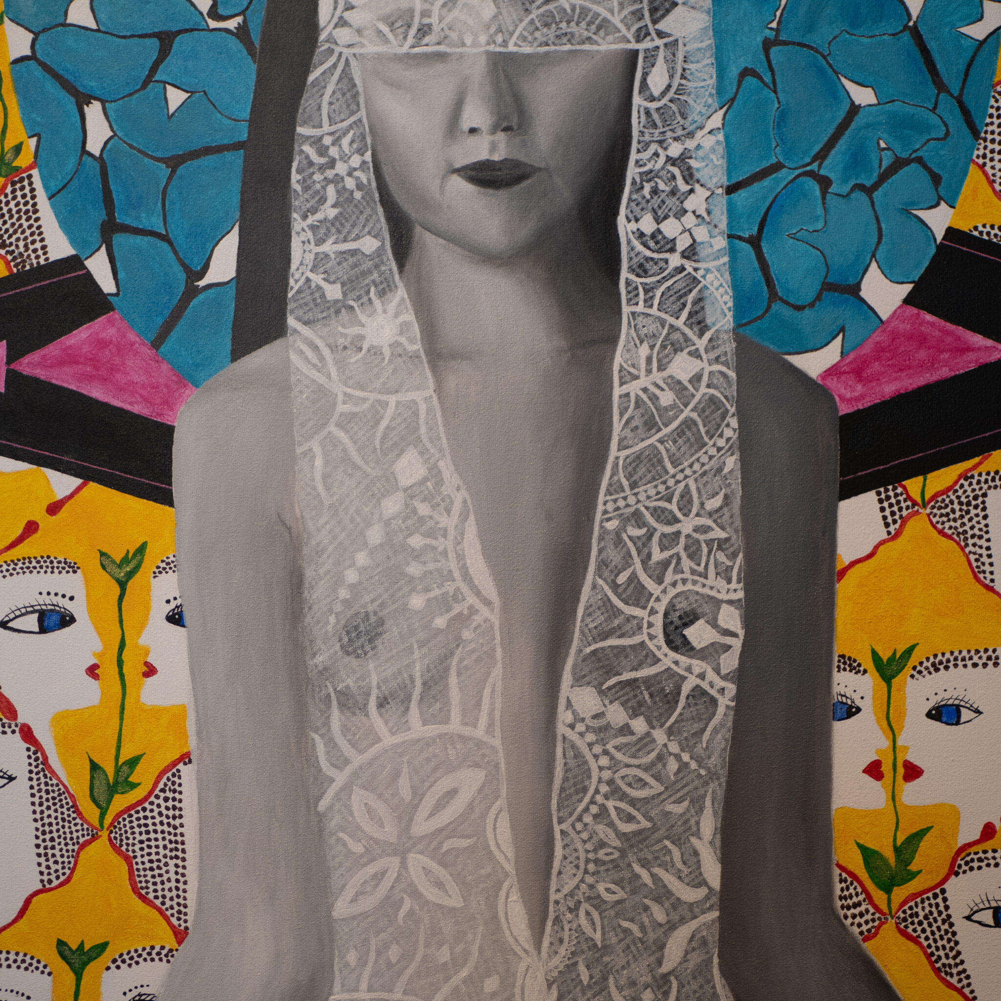 Mustvalge maal loori ja keerukate mustritega naisest.