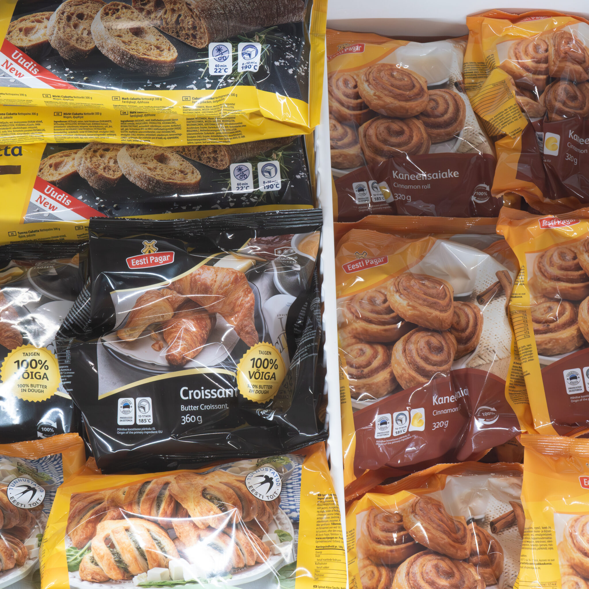 Külmutatud saiakesed plastpakendis.